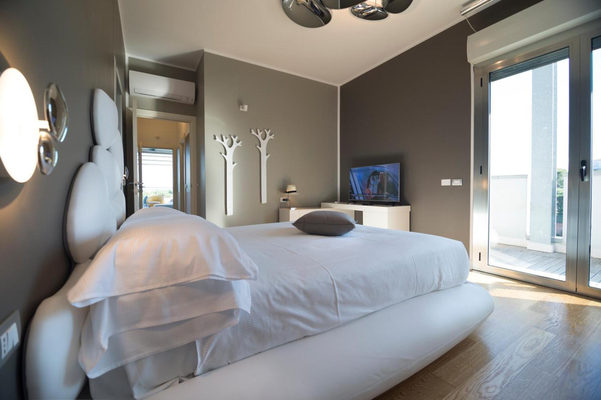 The One Hotel - Designed For Adults - Pet Lovers Riccione Dış mekan fotoğraf